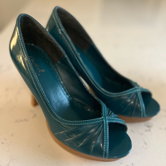 Peep toe shoes. EUC. - Picture 2 of 4